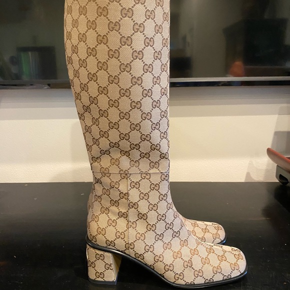 GUCCI NWT ONYX MONOGRAM GG FABRIC BOOTS SIZE 8.5 - Picture 2 of 7